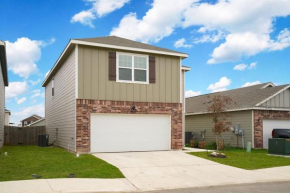 Rare Find Luxurious Home Sleeps 13 with Family Fun
